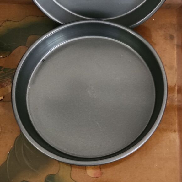 Wilton 9" Cake Pan Non Stick Set of 2 - Picture 2 of 12